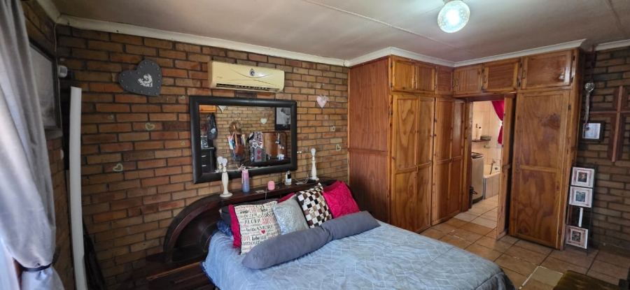 5 Bedroom Property for Sale in Vaal Park North West